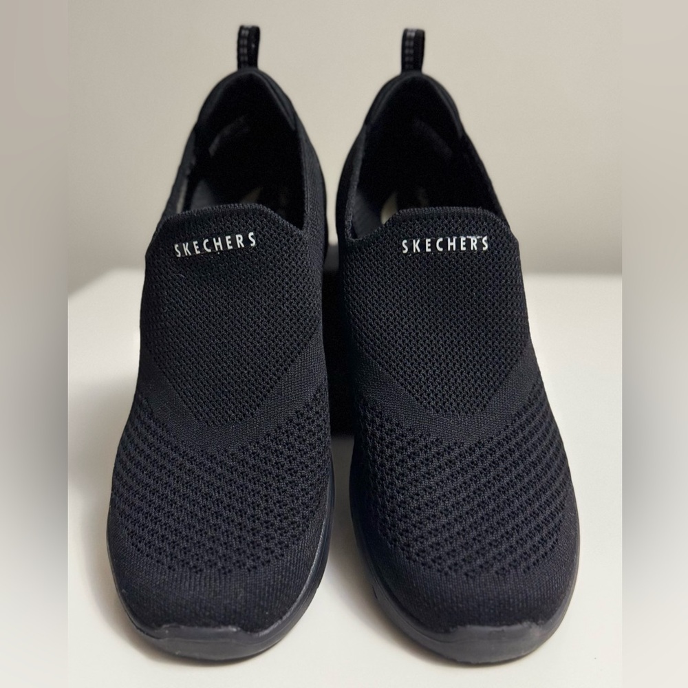 Skechers Black Slip-On Sneakers with Knitted Upper sizeUS 8-8.5